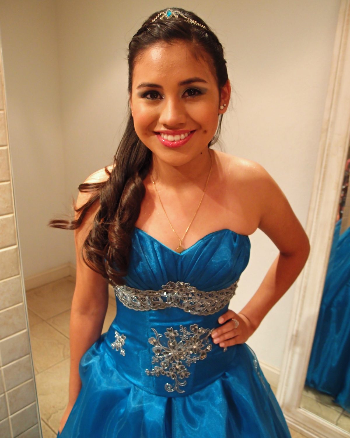 Maquillaje y peinado para 15 años