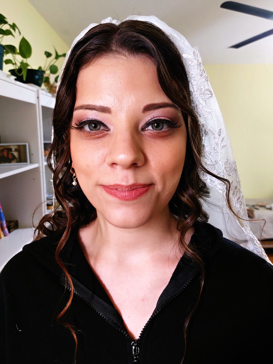 Maquillaje y peinado profesional para novia con velo